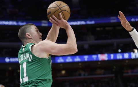 开yun体育app网页版登录入口-1米85乱杀！布朗&amp;普理查德击穿湖人外防线 防守硬度是致命差距